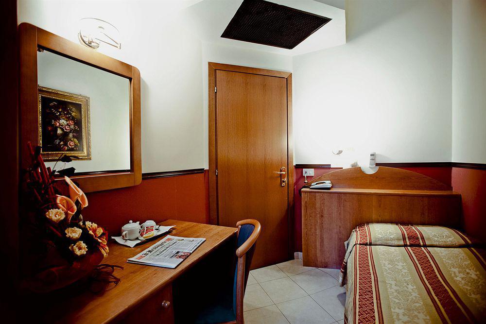 Hotel Saturnia Roma Exterior foto